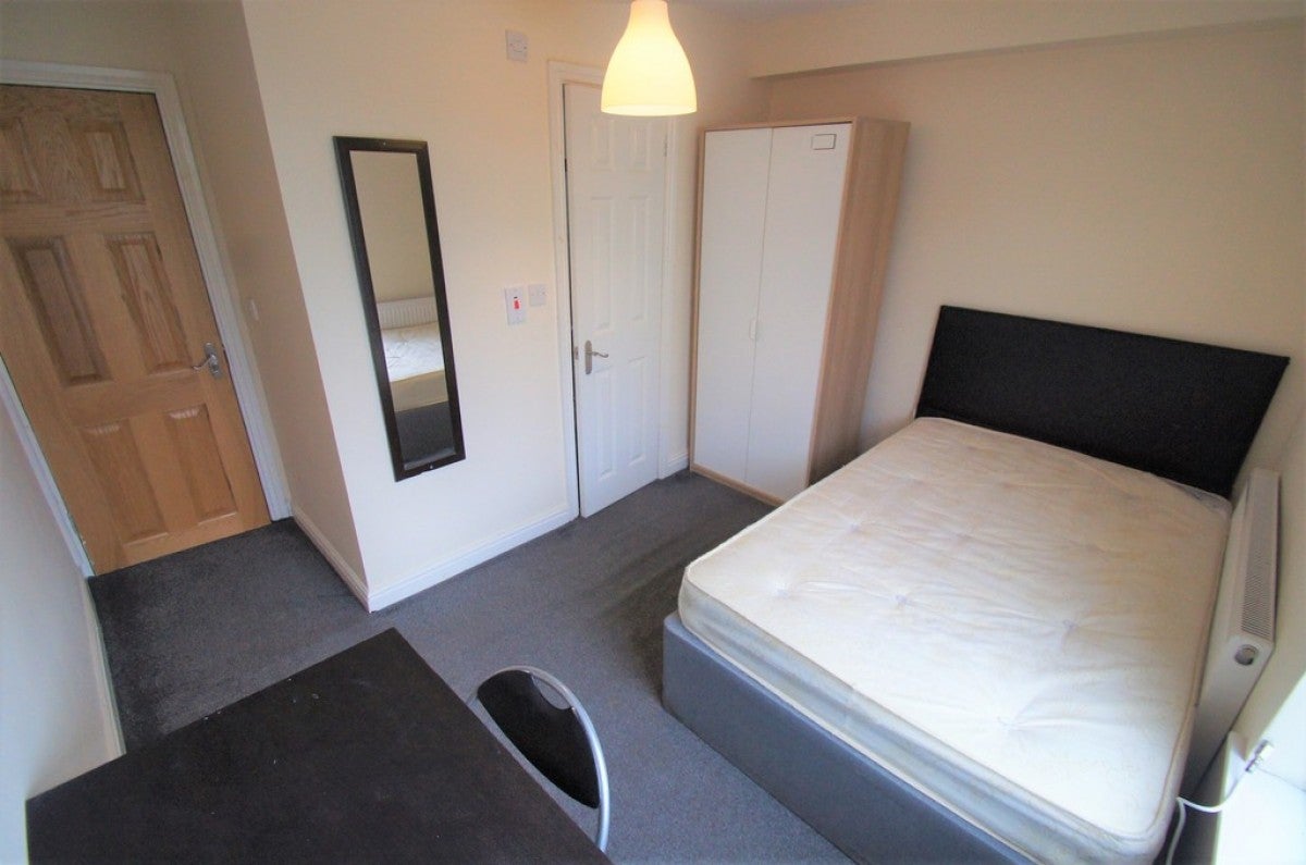 Room Coronation Road in Coventry