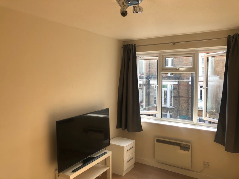 Room Argyle Road in Greater London