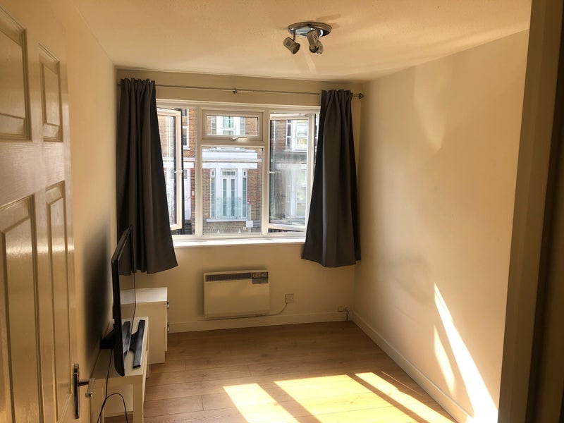 Room Argyle Road in Greater London