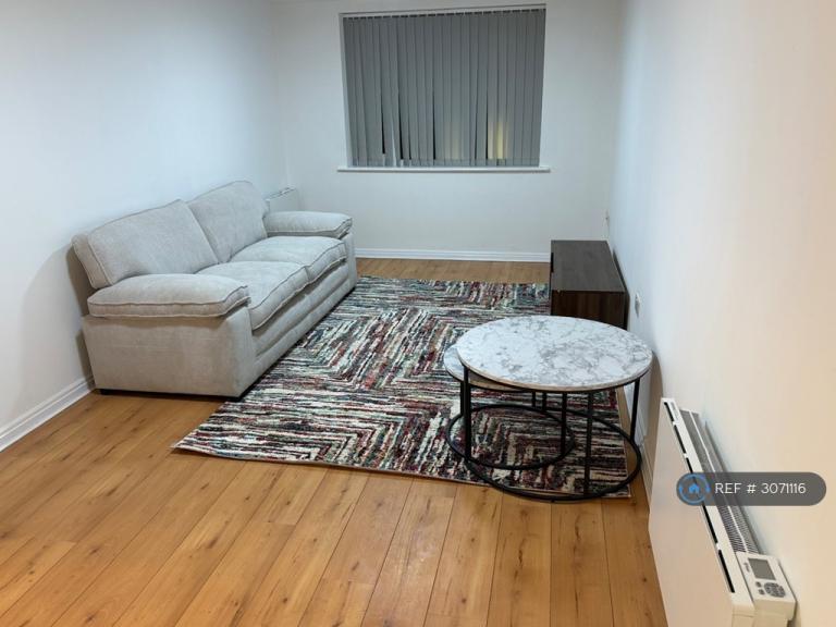 Flat Woodholme Court in Liverpool