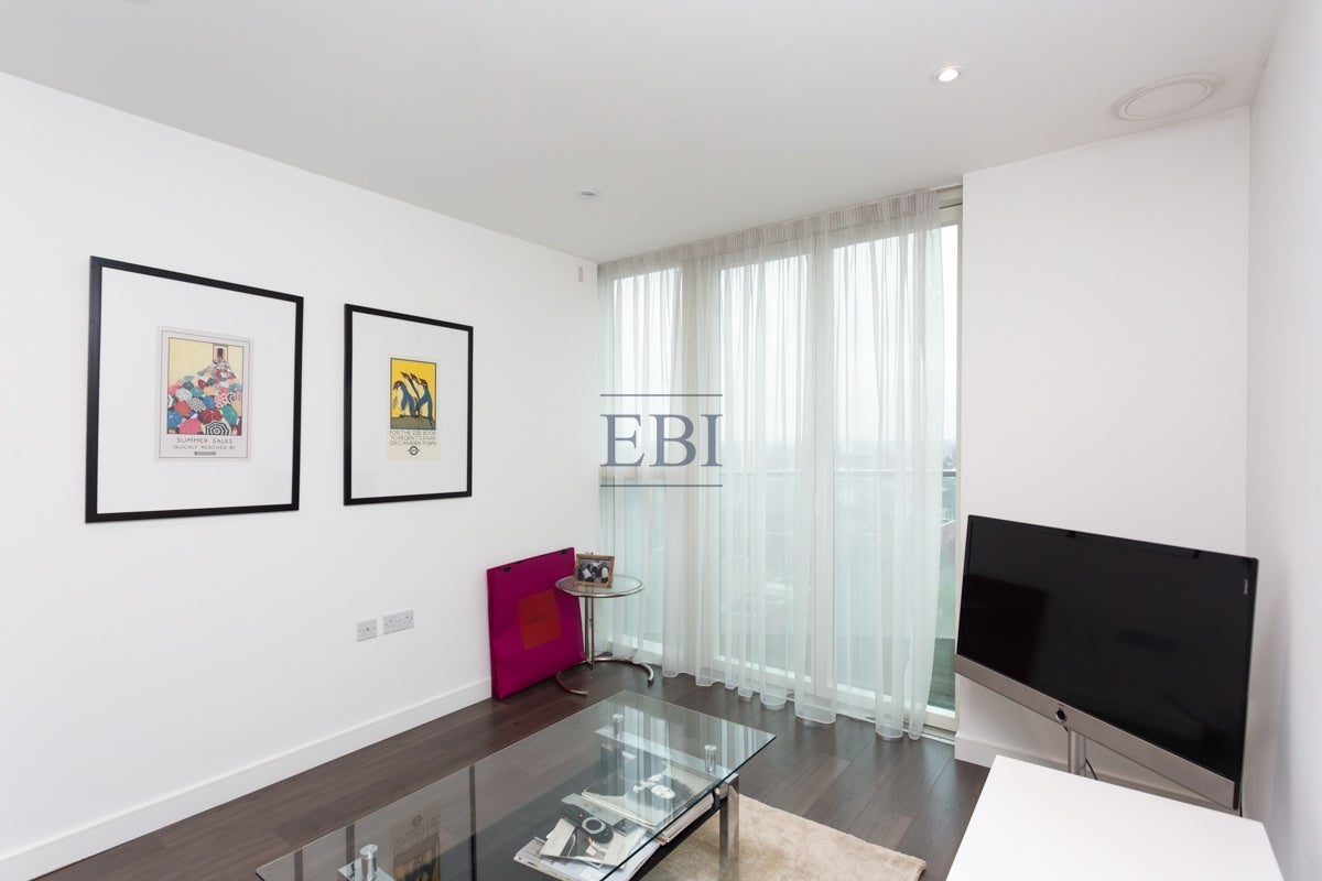 Flat Wellesley Road in Greater London