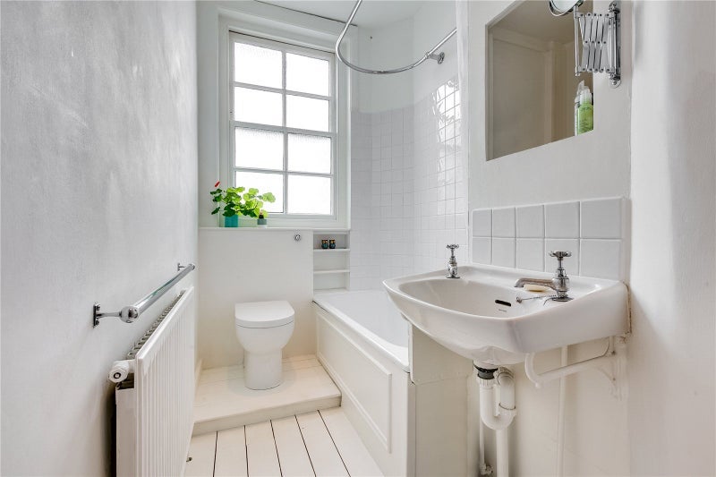 Room Fulham Road in Greater London