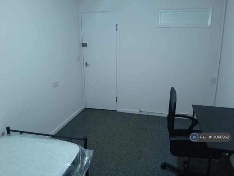 Room Deal Court in Northampton