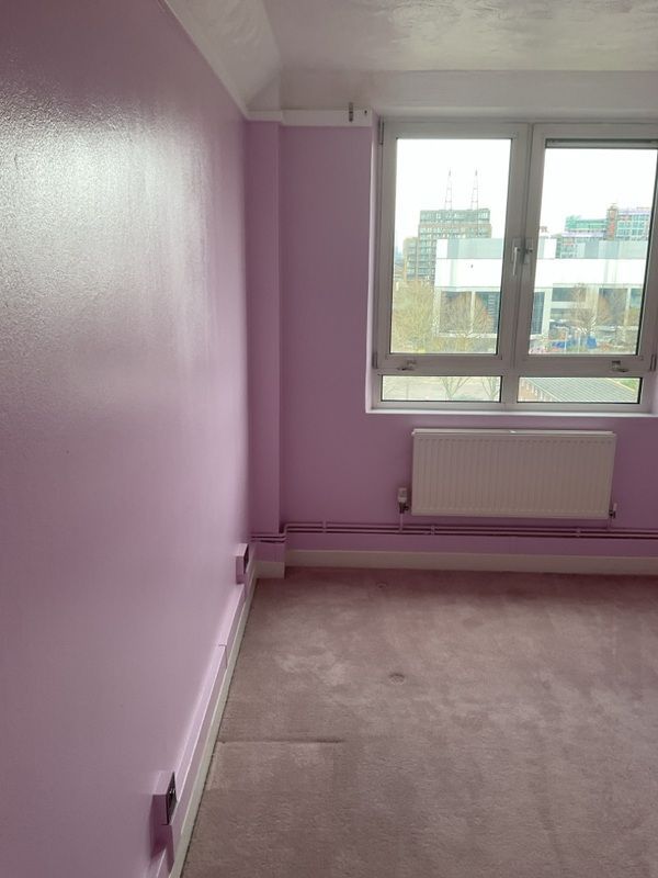Room Tiller Road in Greater London