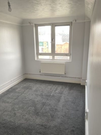 Room Tiller Road in Greater London