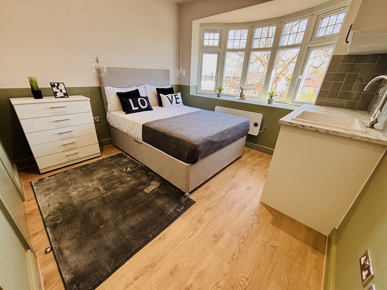 Flat Greenford Road in Greater London