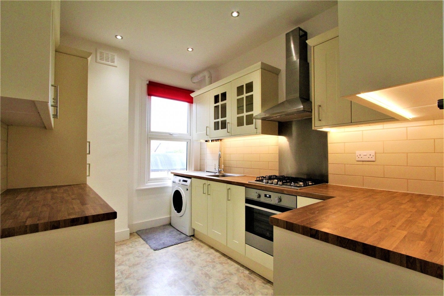 Flat Greenhill Road in Greater London