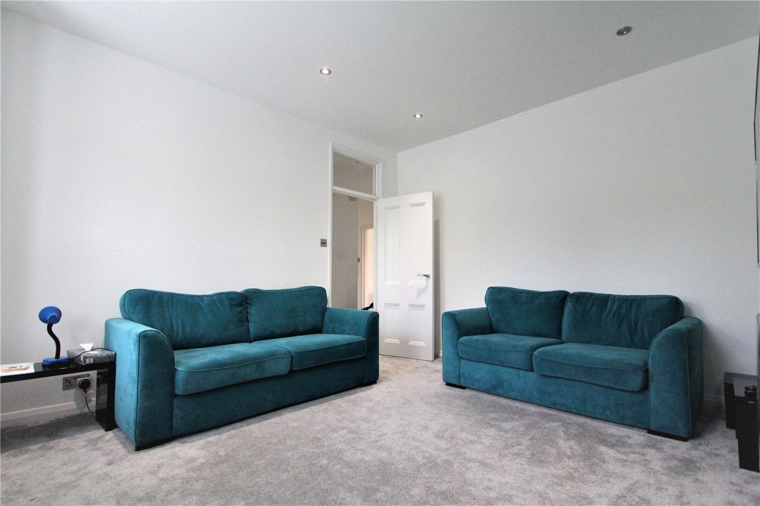 Flat Greenhill Road in Greater London