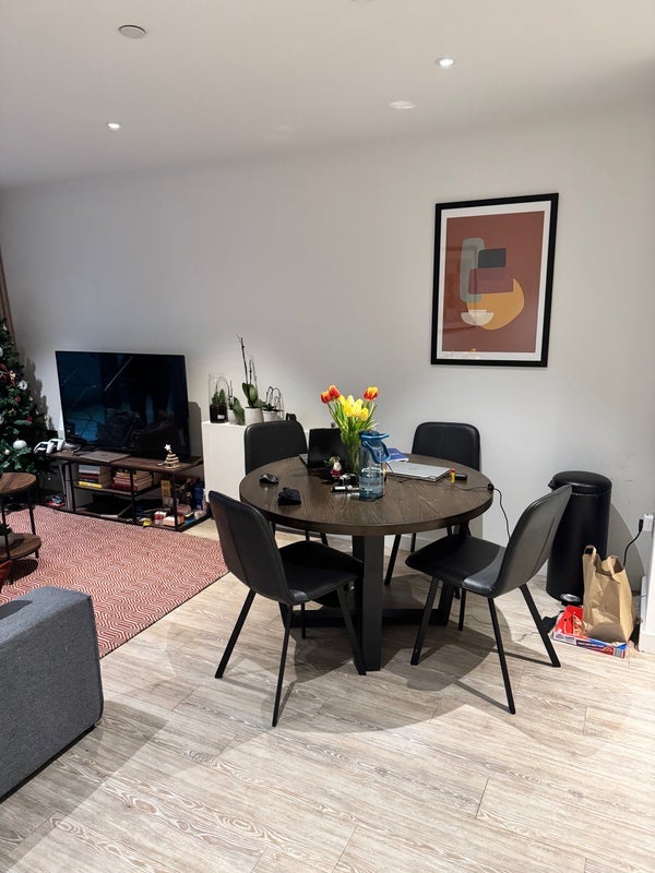 Flat Exhibition Way in Greater London