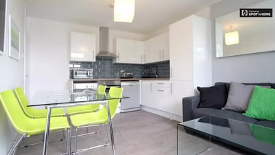Flat Cambridge Heath Road in Greater London