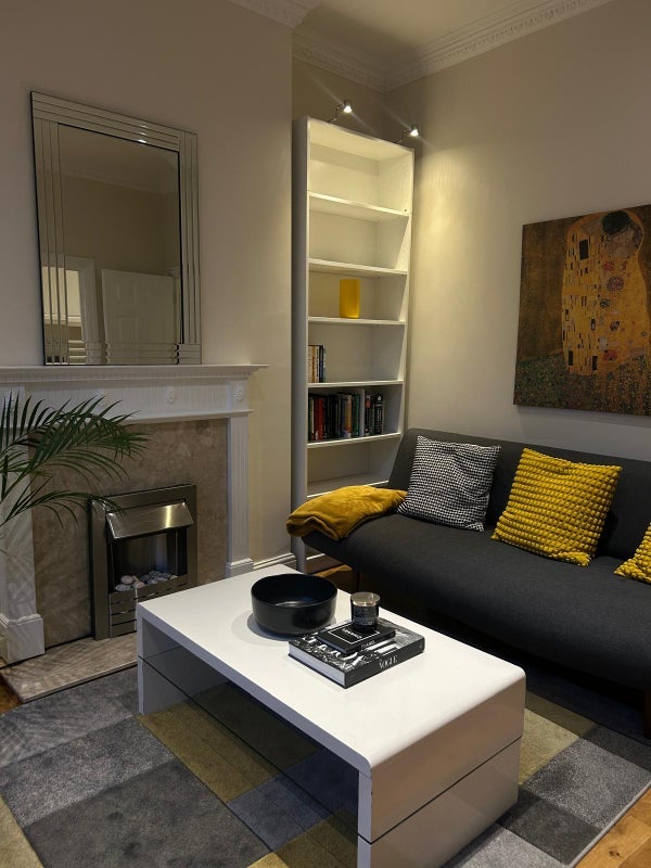 Flat Kempsford Gardens in Greater London