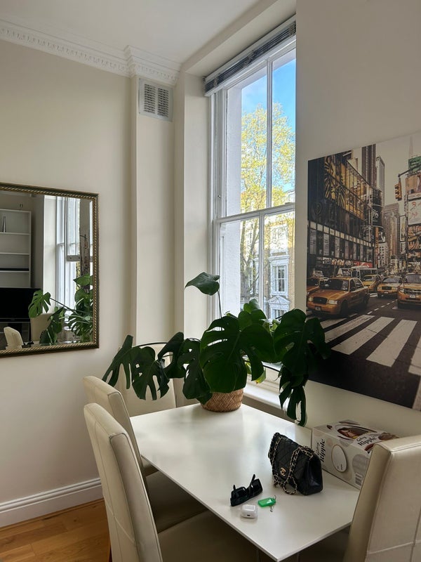 Flat Kempsford Gardens in Greater London