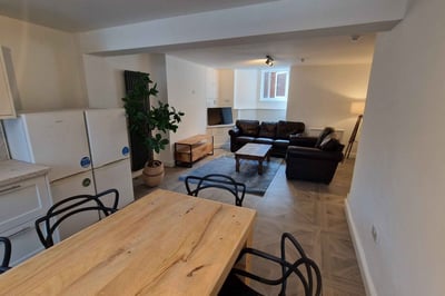 Room Delph Lane in Leeds