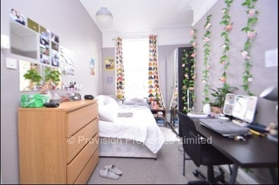 Room Delph Lane in Leeds