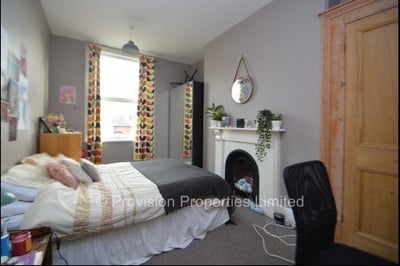 Room Delph Lane in Leeds