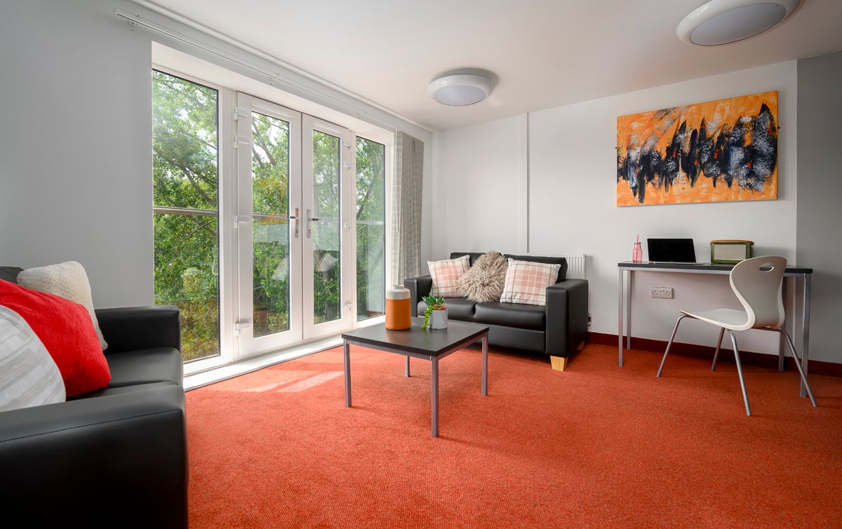 Room Cadnam Close in Birmingham