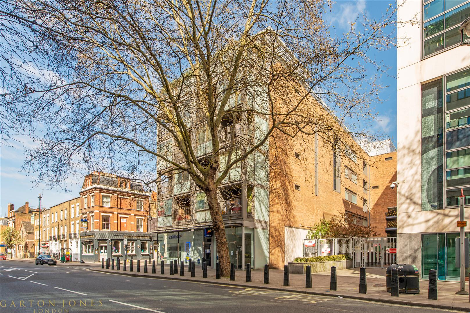 Flat Horseferry Road in City of Westminster