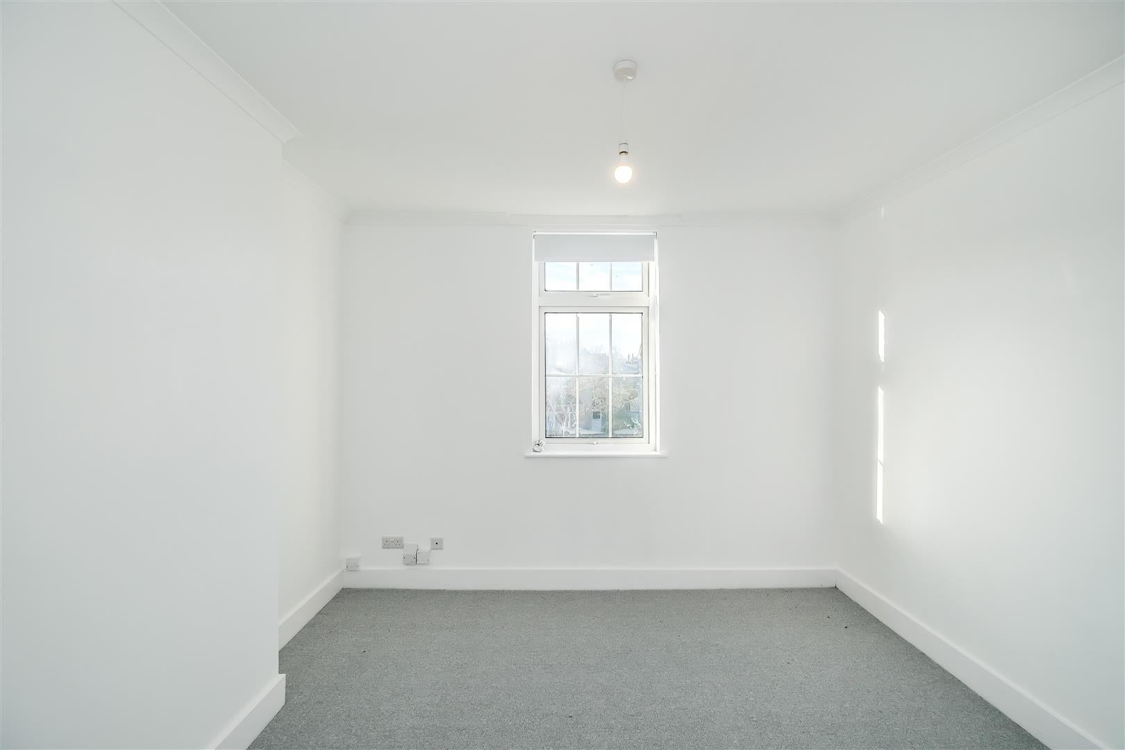 Flat Halstead Road in Greater London