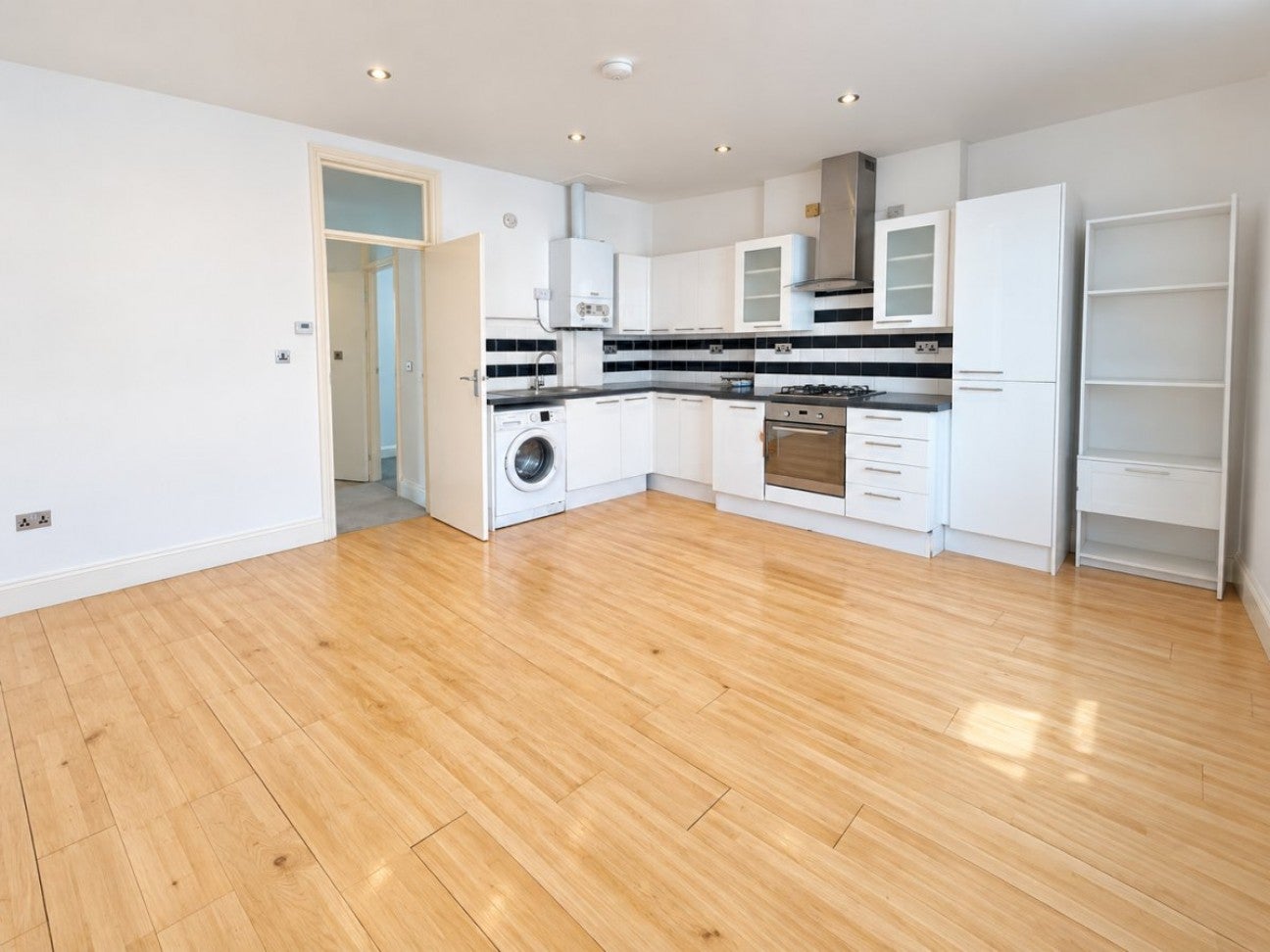 Flat Golders Green Road in Greater London