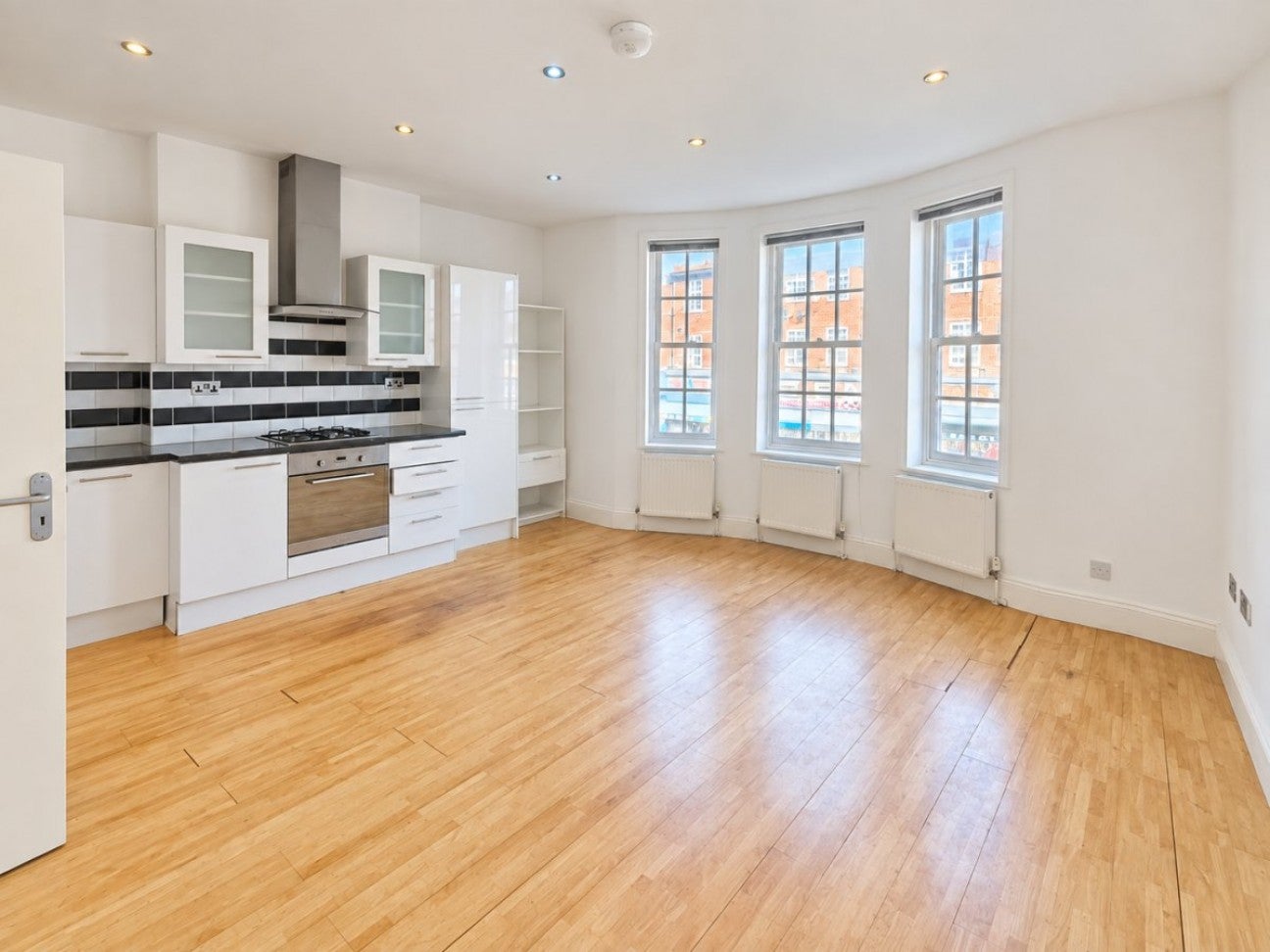 Flat Golders Green Road in Greater London