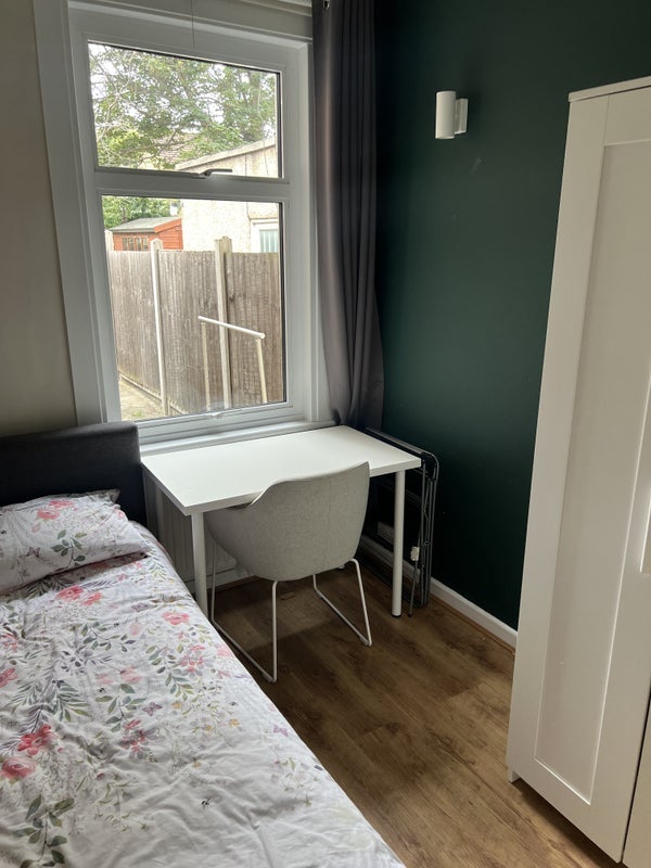 Room Newman Road in Greater London