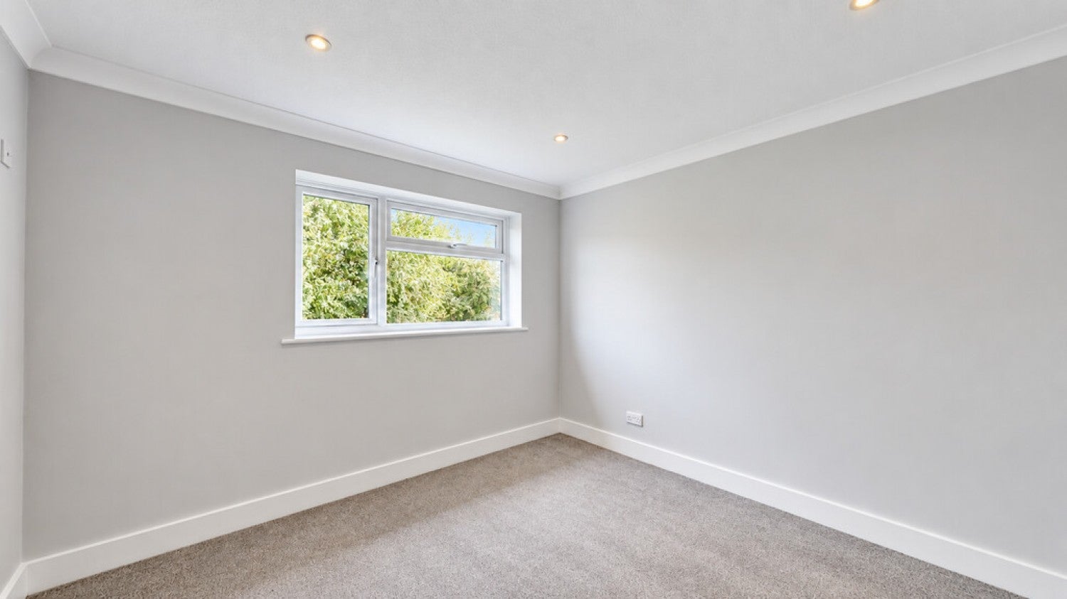 Flat Coombe Hill Crescent in South Oxfordshire