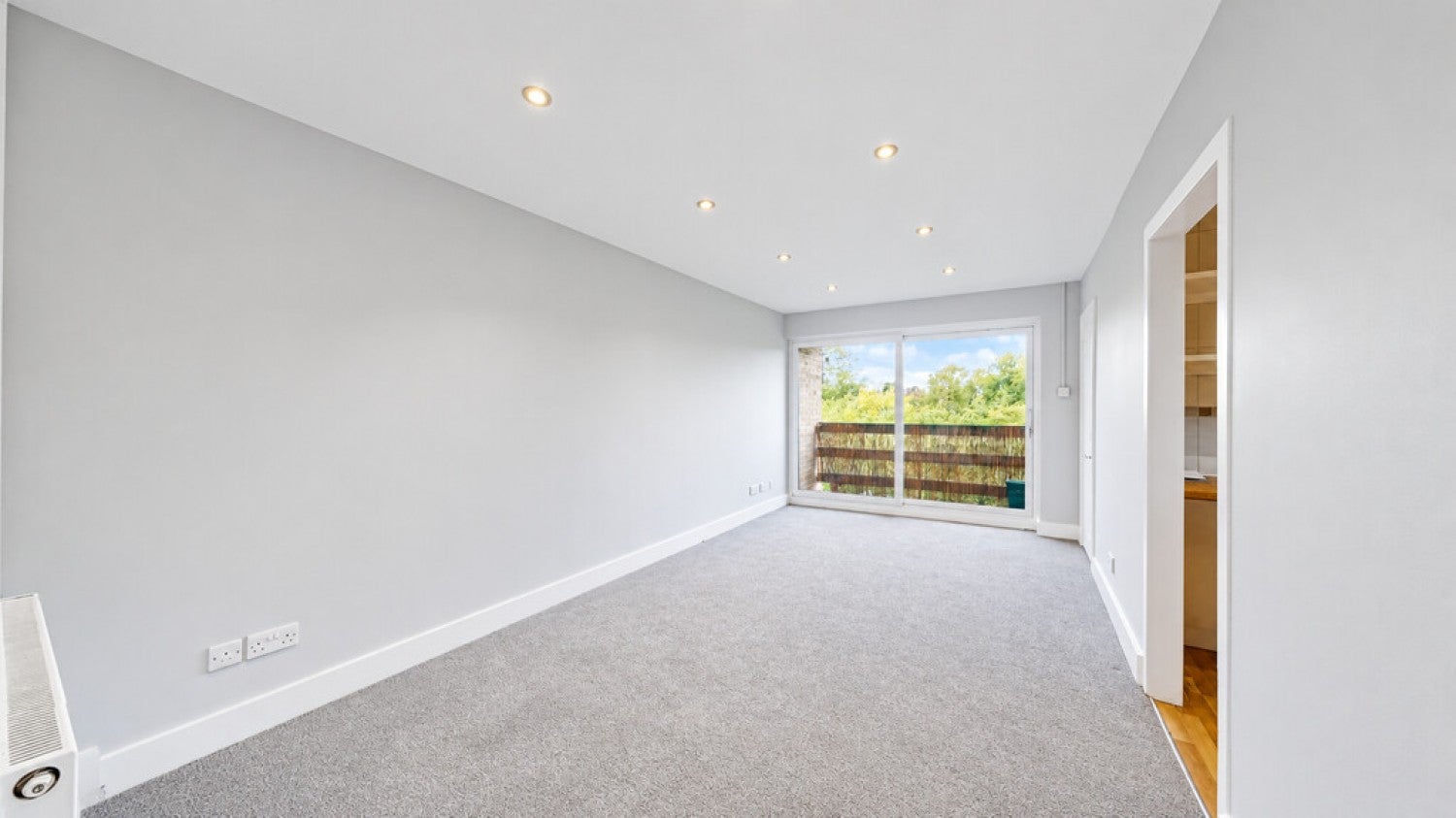 Flat Coombe Hill Crescent in South Oxfordshire