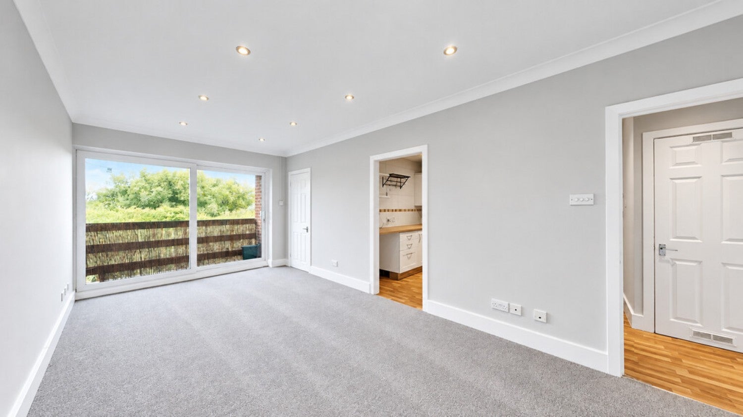Flat Coombe Hill Crescent in South Oxfordshire