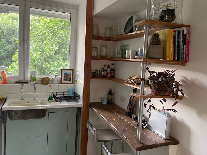 Room Plough Way in Greater London