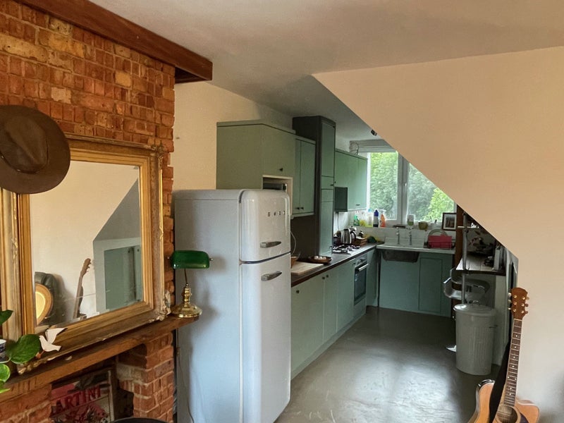 Room Plough Way in Greater London