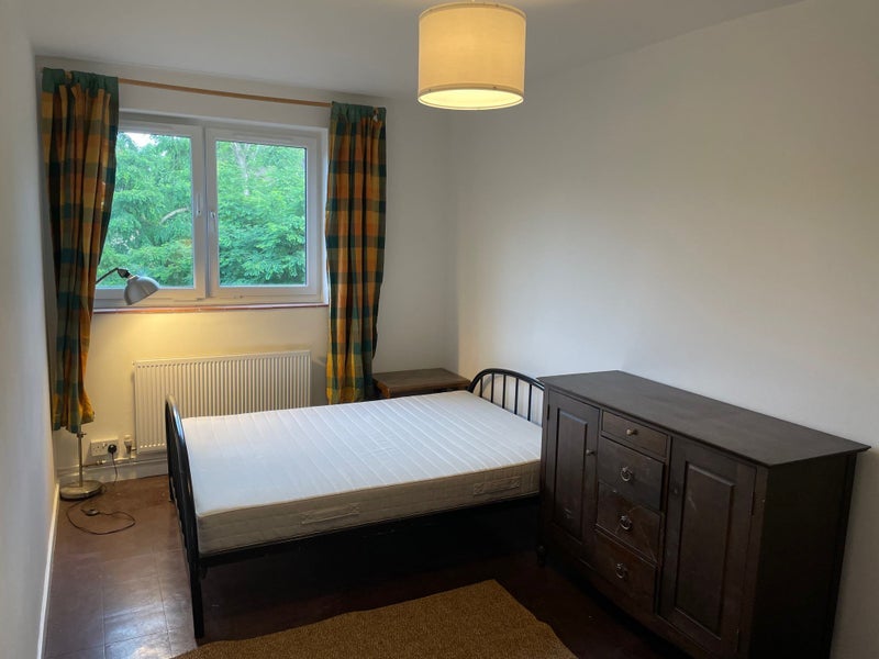 Room Plough Way in Greater London