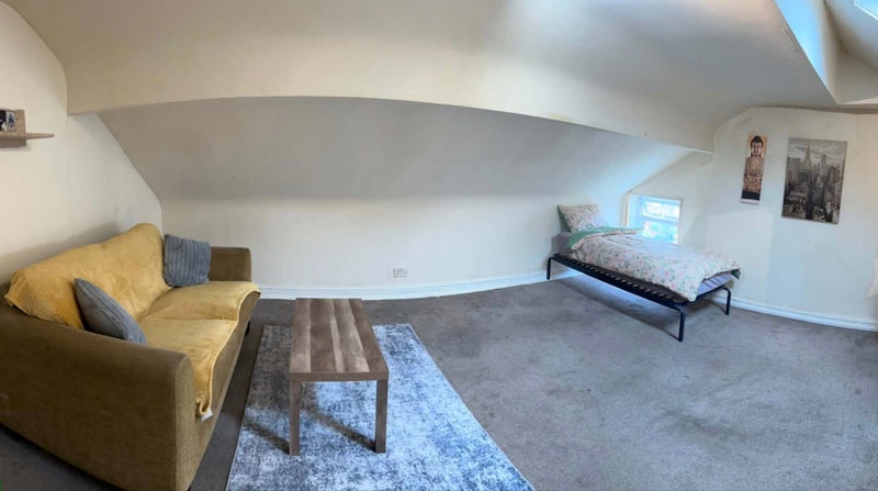 Room Cromwell Road in Salford