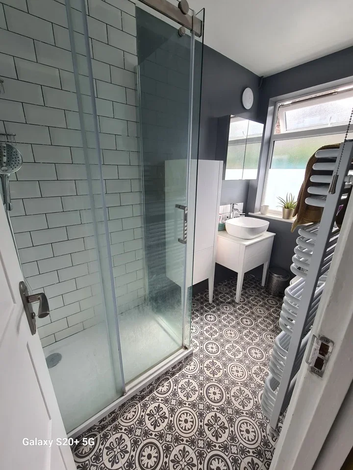 Flat Dinton Road in Greater London