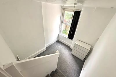 Flat Alexandra Road in Oxton Village