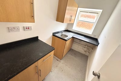 Flat Alexandra Road in Oxton Village