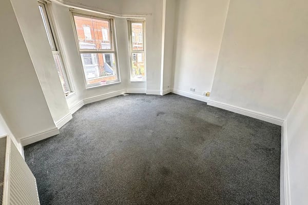 Flat Alexandra Road in Oxton Village