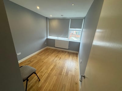 Flat Vaughan Way in Leicester