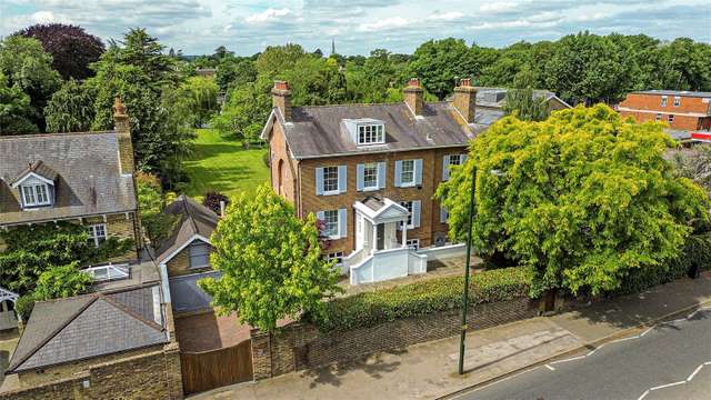 House Hampton Court Road in Greater London