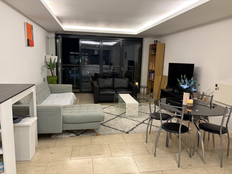Flat Leman Street in Greater London