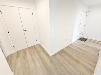 Flat Kestrel Close in Brentwood