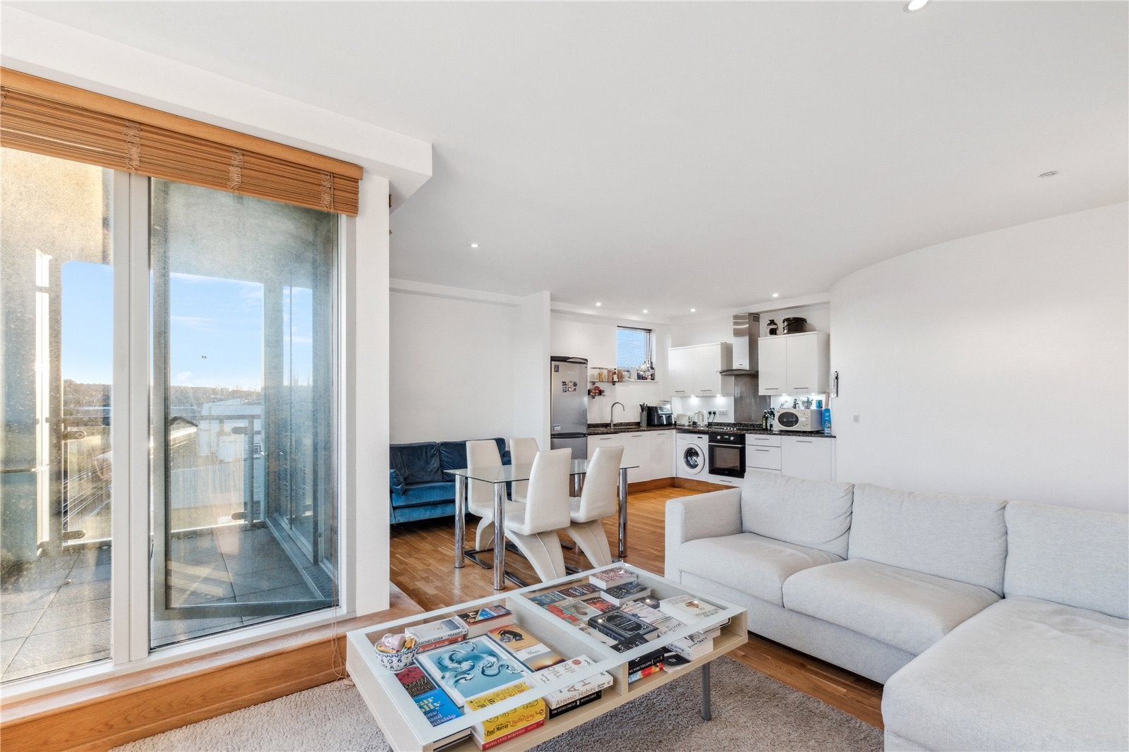 Flat Bardolph Road in Greater London
