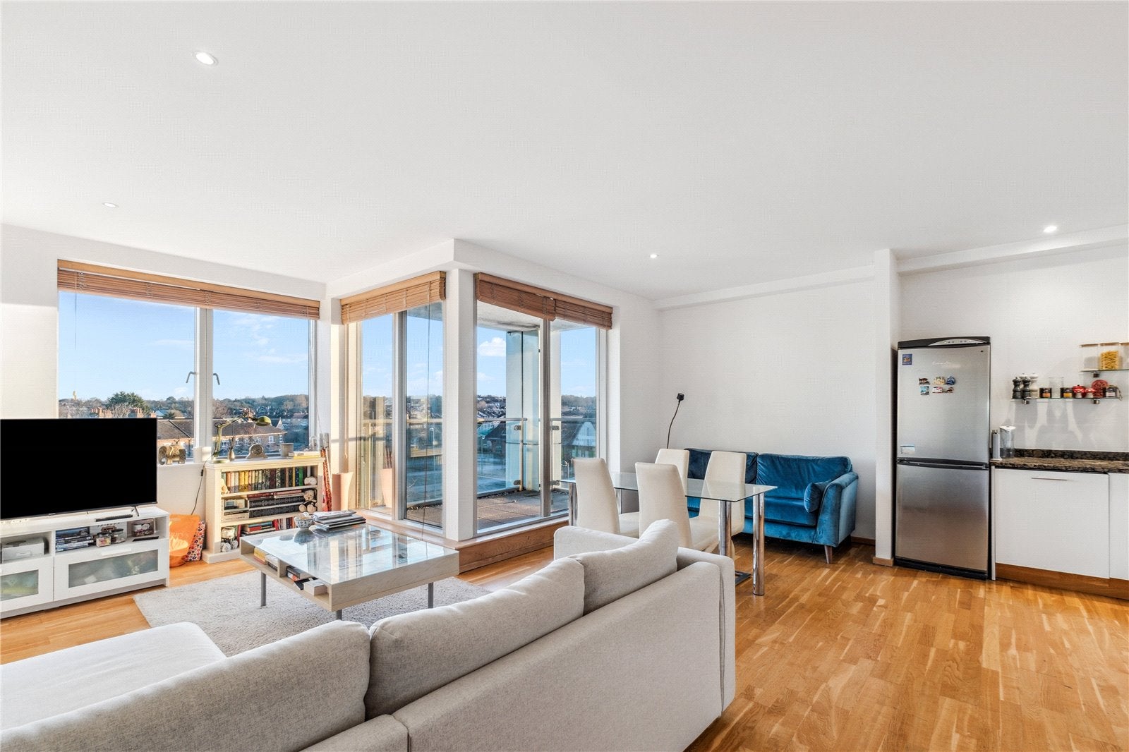 Flat Bardolph Road in Greater London