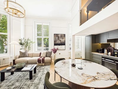Flat Holland Park Gardens in Greater London