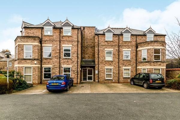 Flat West Grange Court in York