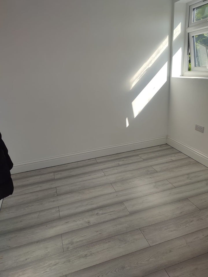 Room Charlton Crescent in Greater London