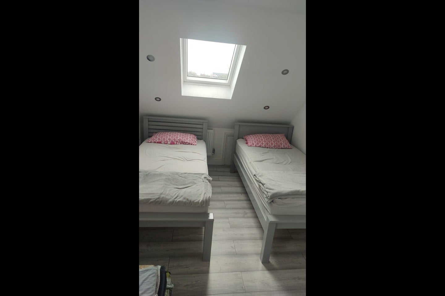 Room Charlton Crescent in Greater London