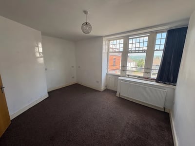 Flat Woodfield Street in Swansea