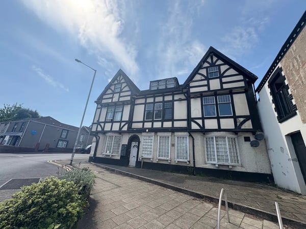 Flat Woodfield Street in Swansea