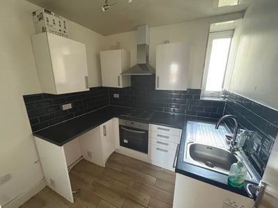 Flat Woodfield Street in Swansea