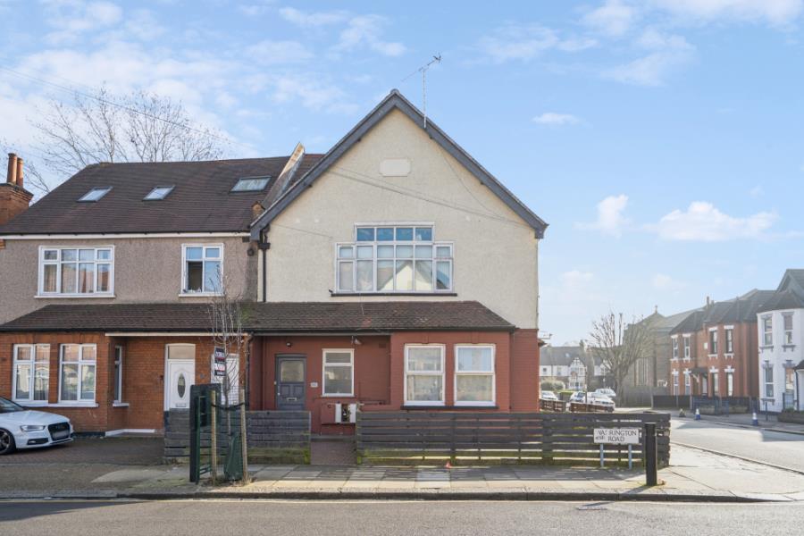 House Warrington Road in Greater London